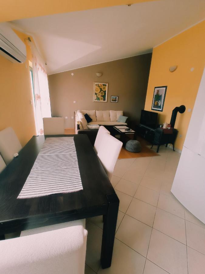 Apartment Silvija Vinišće Zewnętrze zdjęcie