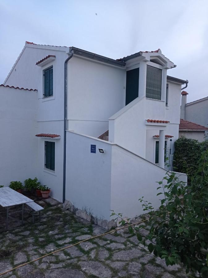 Apartment Silvija Vinišće Zewnętrze zdjęcie